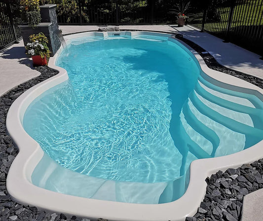 Pop fiberglass pools made in Quebec i23 